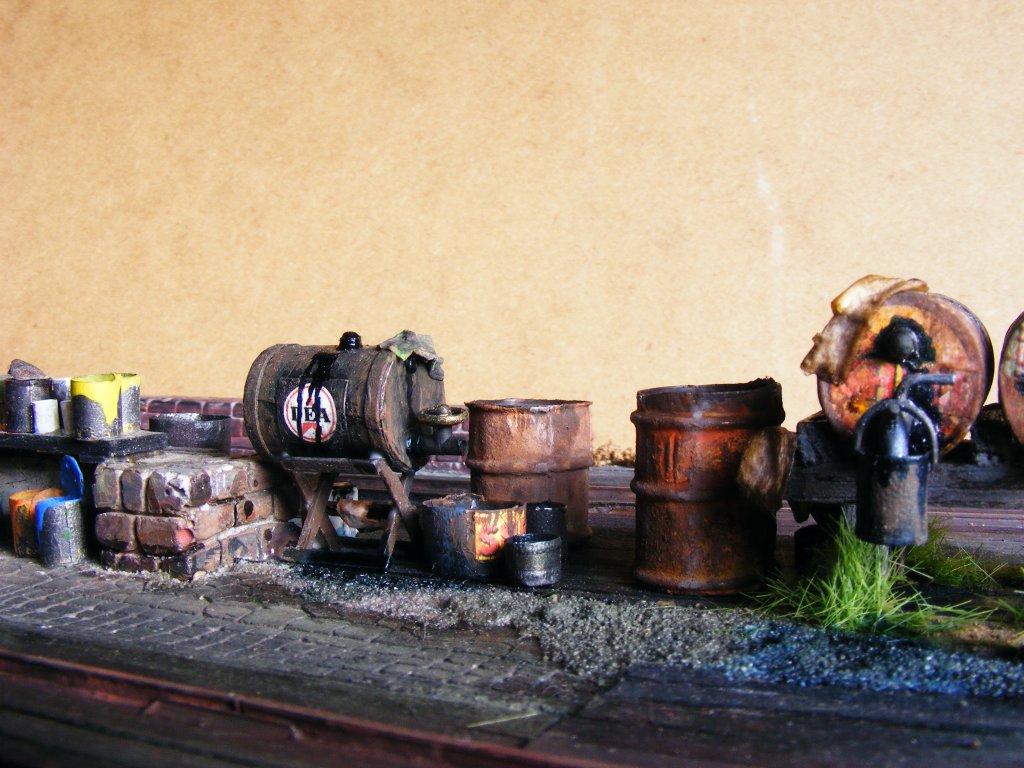 Betriebsstoffe - 02; gesehen bei einer Ausstellung