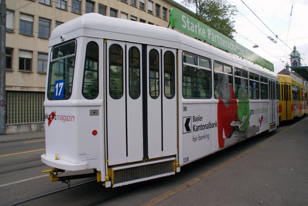 Bevor der B4 1316 von Kindern bemahlt wurde trug er die Werbung fr die Basler Kantonalbank. Die Aufnahme stammt vom 27.09.2008.