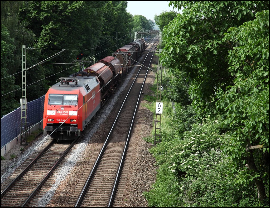 Bez�glich eines Vorstellungsgespr�ches in Freiburg konnte am Morgen des 08.06.2010 die 152 092 (9180 6152 092-3 D-DB) mit einem G�terzug in Richtung Basel abgelichtet werden.