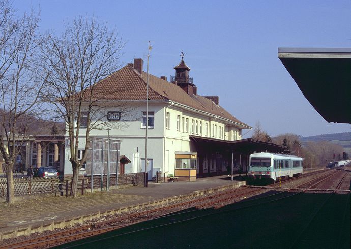 Bf. Bad Wildungen mal nicht mit der klassischen Stadtansicht, sondern von der anderen Seite, aufgenommen am 11.03.1995.