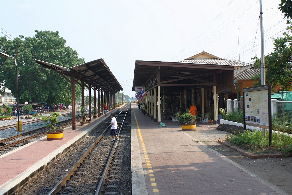 Bf. Ban Takhli, Blickrichtung Bangkok, am 13.M�rz 2012. 

