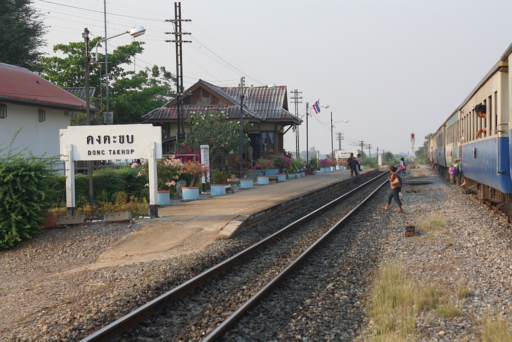 Bf. Dong Takhop, Blickrichtung Chiang Mai, am 13.M�rz 2012. 

