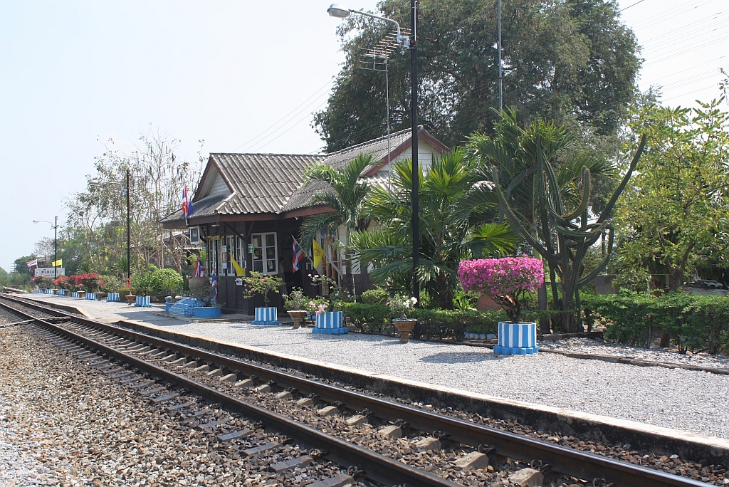 Bf. Huai Kaeo, Blickrichtung Bangkok, am 13.Mrz 2012. 

