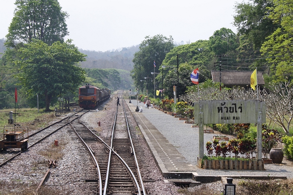 Bf. Huai Rai, Blickrichtung Bangkok, am 15.Mrz 2012.

