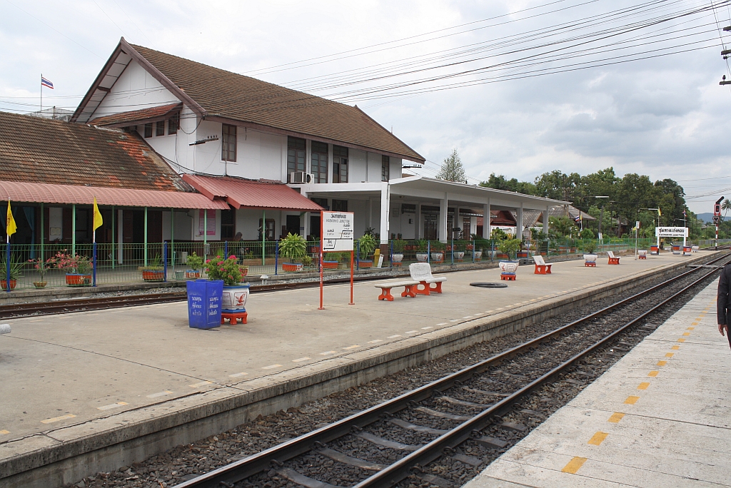 Bf. Kaeng Khoi Junction, Blickrichtung Bua Yai Junction/Thanon Chira Junction, am 11.Juni 2011.

