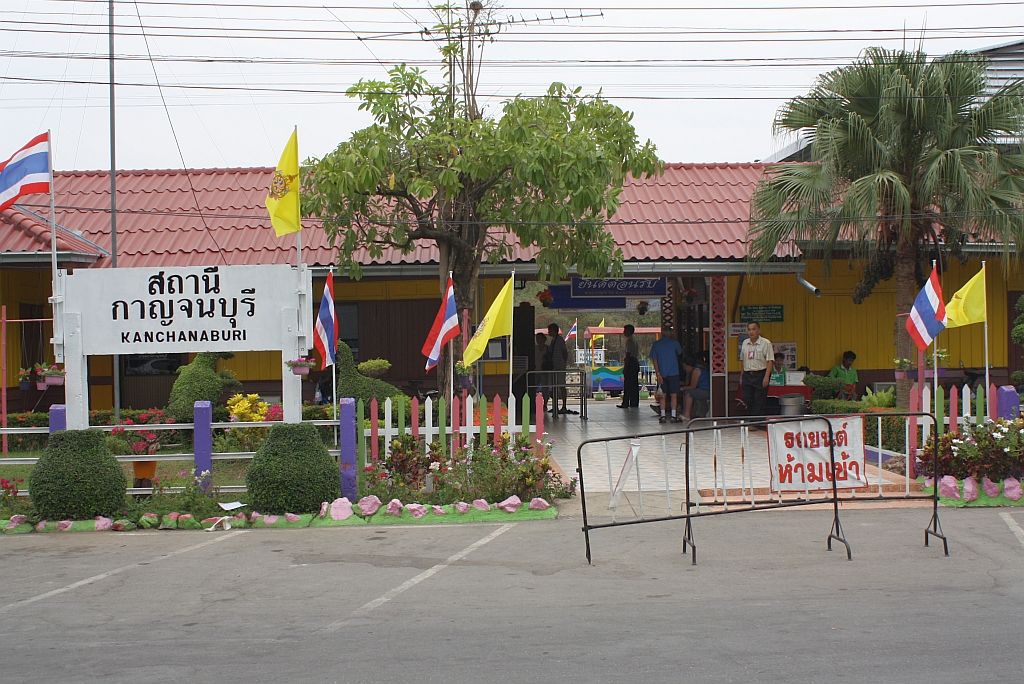 Bf. Kanchanaburi vom Vorplatz gesehen; Bild vom 11.M�rz 2012.