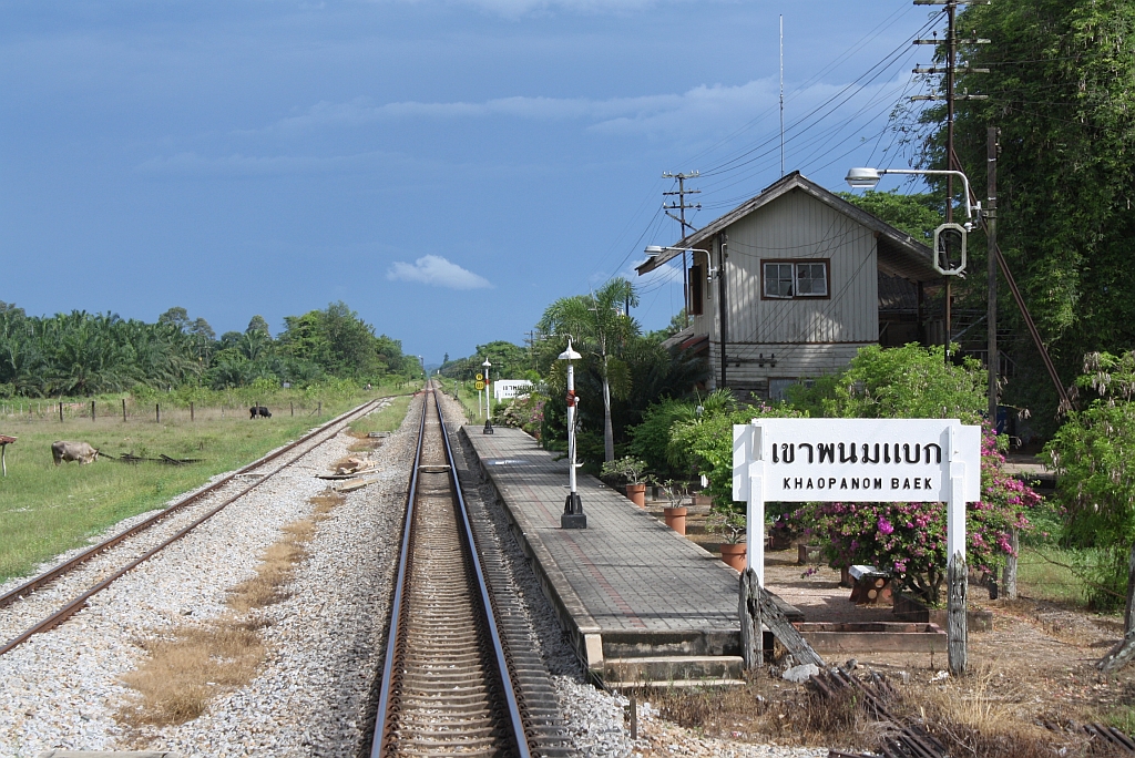 Bf. Khao Panom Baek, Blickrichtung Ban Thung Pho Junction, am 17.Mai 2013. 

