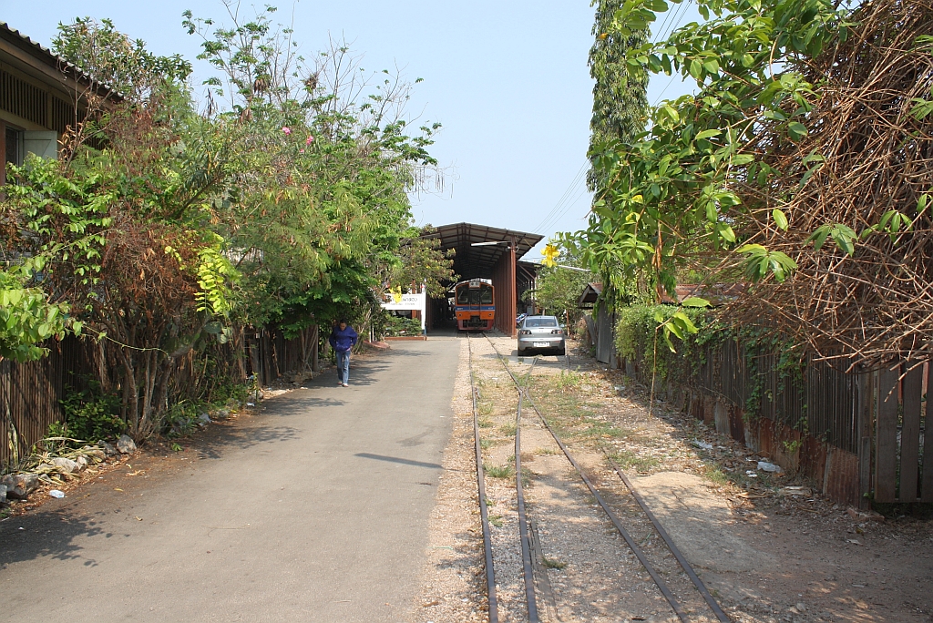 Bf. Mae Klong am 15.M�rz 2011, Ansicht vom Gleisabschlu� und Endpunkt der Linie.