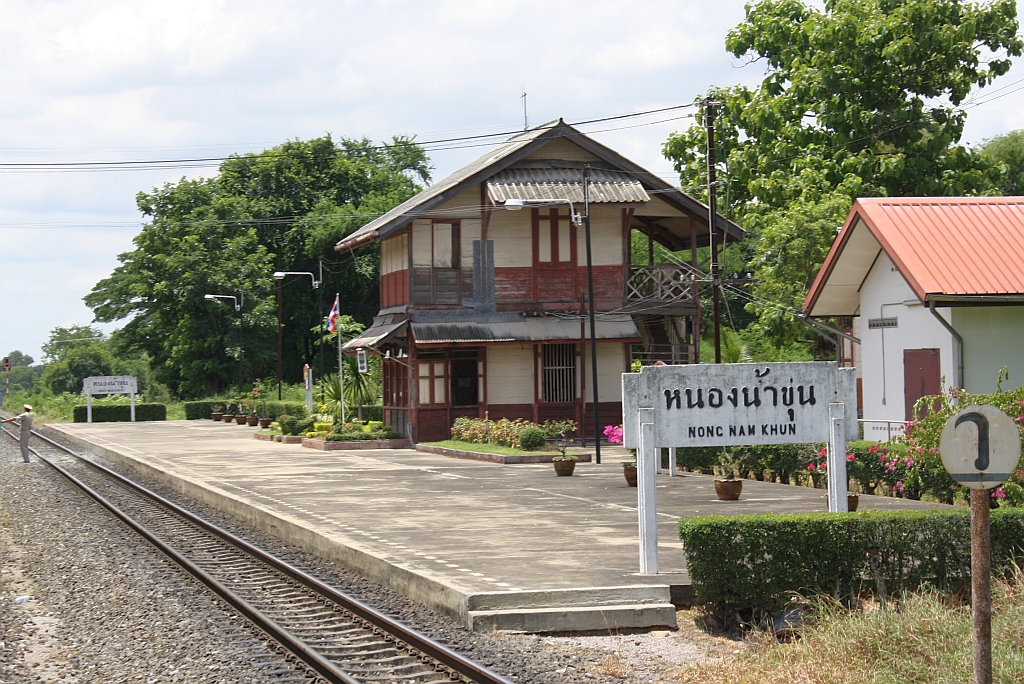 Bf. Nong Nam Khun, Blickrichtung Nakhon Ratchasima, am 13.Juni 2011.
