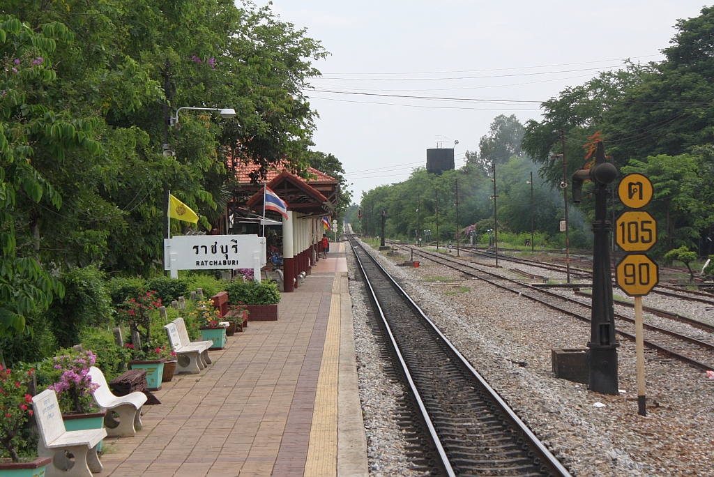 Bf. Ratchaburi, Blickrichtung Bangkok, am 03.Juni 2012. 

