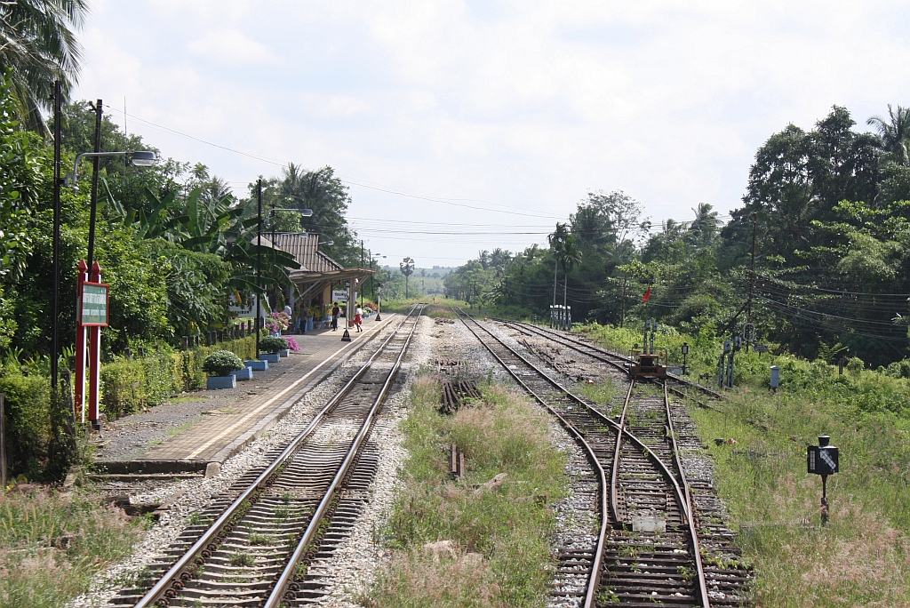 Bf. Ron Phibun, Blickrichtung Khao Chum Thong Junction, am 07.Jnner 2013. 

