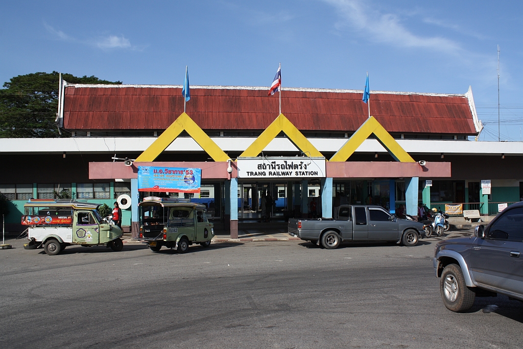 Bf. Trang vom Vorplatz gesehen, aufgenommen am 25.Oktober 2010.