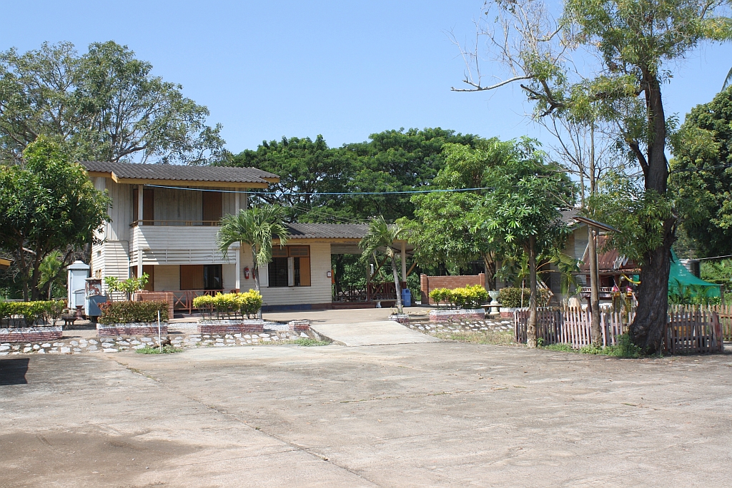 Bf. Wang Khapi mit Vorplatz am 26.Oktober 2011.