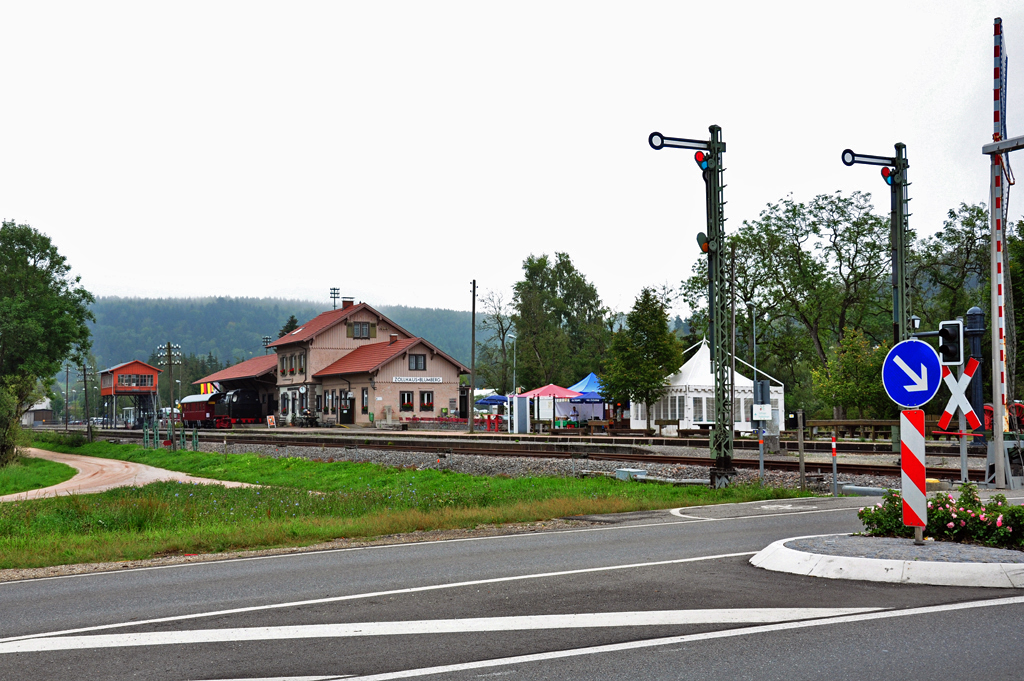 Bf Zollhaus-Blumberg der Wutachtalbahn (WTB) mit Reiterstellwerk, B� und Formsignalen - 04.09.2011