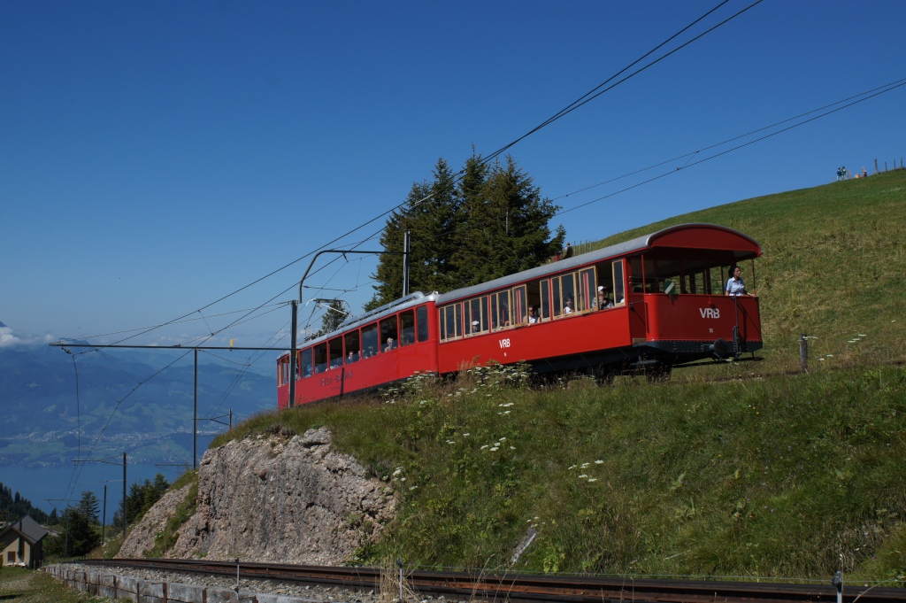 Bhe 2/4 1 schiebt am 17.8.12 den Vorstellwagen B 16 von Rigi Staffel Richtung Rigi Kulm.