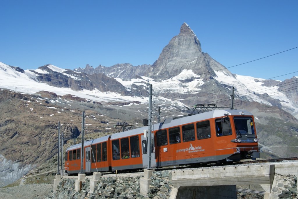 Bhe 4/6 3083 und Bhe 4/6 3081 nhern sich am 20.7.10 der Endstation Gornergrat.