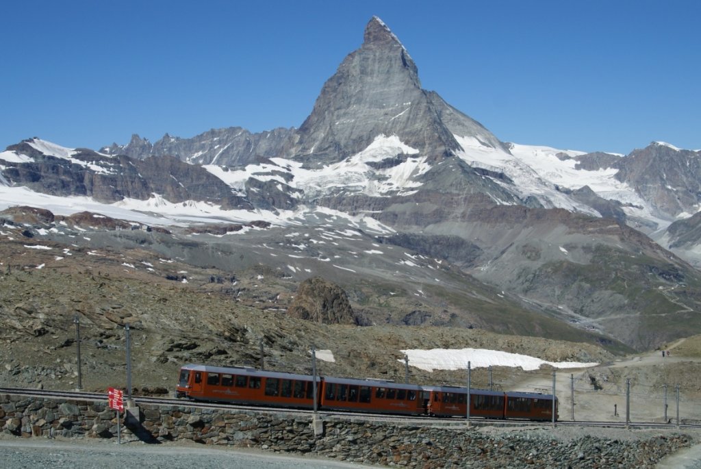 Bhe 4/6 3084 und Bhe 4/6 3082 nhern sich am 20.7.10 der Endstation Gornergrat.