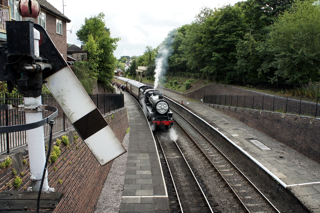 Bhf. Llangollen-Wales. Gleich fhrt der Dampfzug   Donald   ab und wir warten noch eine Stunde auf unsere Fahrt, dann aber mit einem Dieselzug mit Namen   Daisy . 12.8.2011