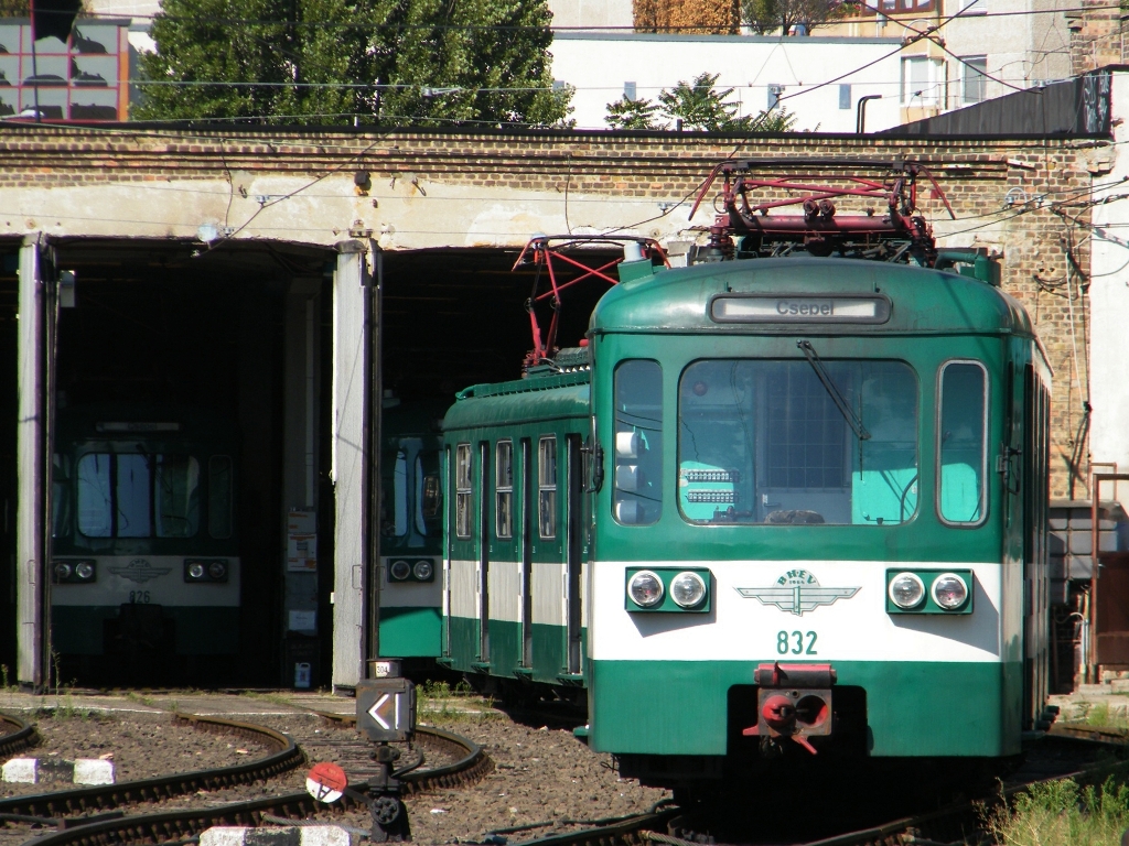 BHV MIXA 832 steht am HV-Bahnhof Csepel, am 18. 08. 2010. 