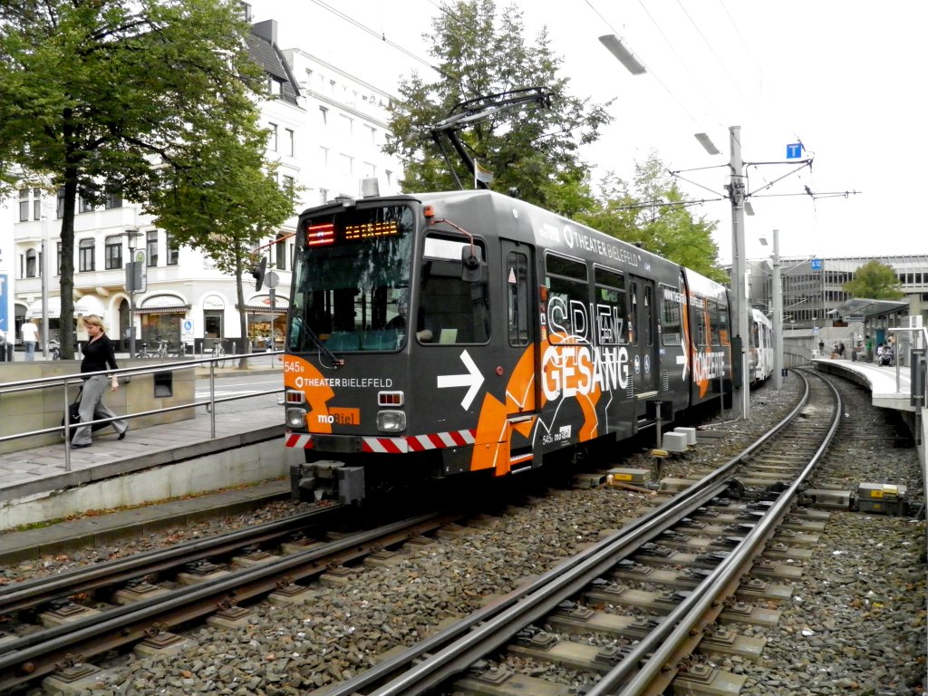 Bielefelder Stadtbahn (Wagen: 545) an der Haltenstelle Rathaus (04.09.2011)