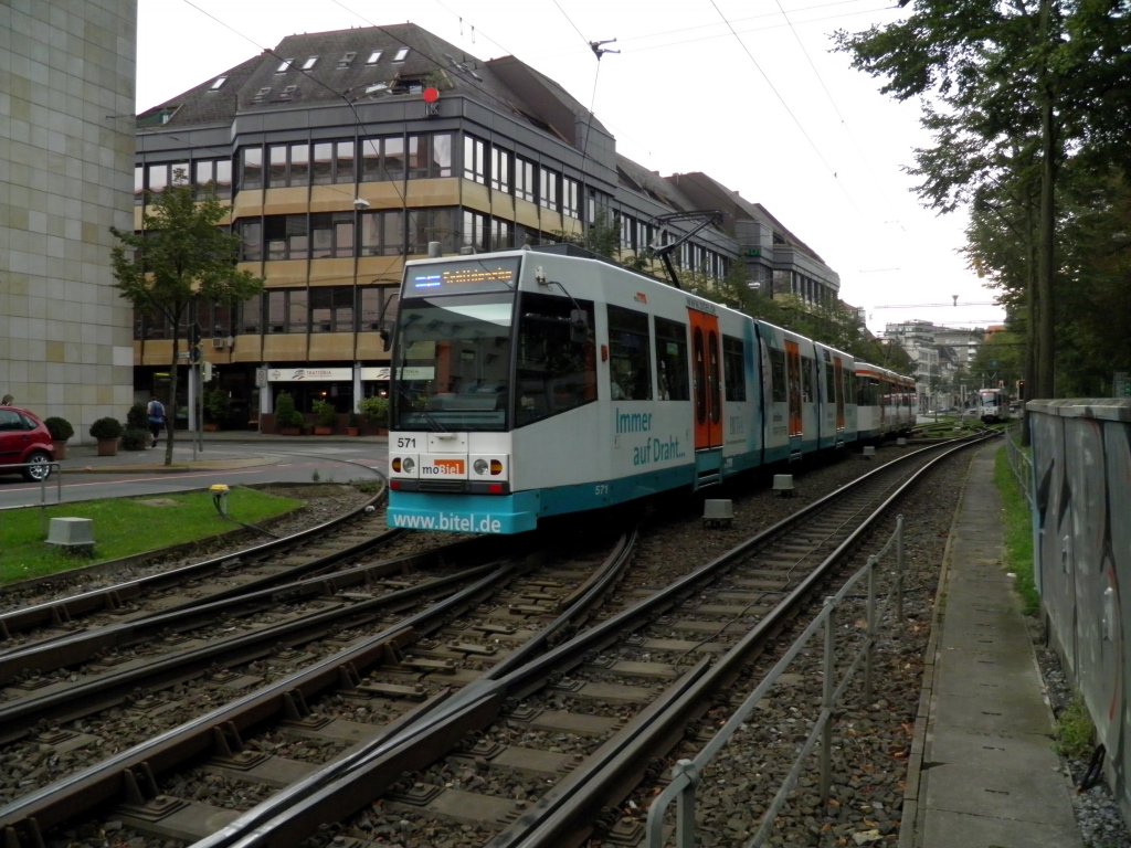 Bielefelder Stadtbahn (Wagen: 571) an der Haltenstelle Rathaus (04.09.2011)