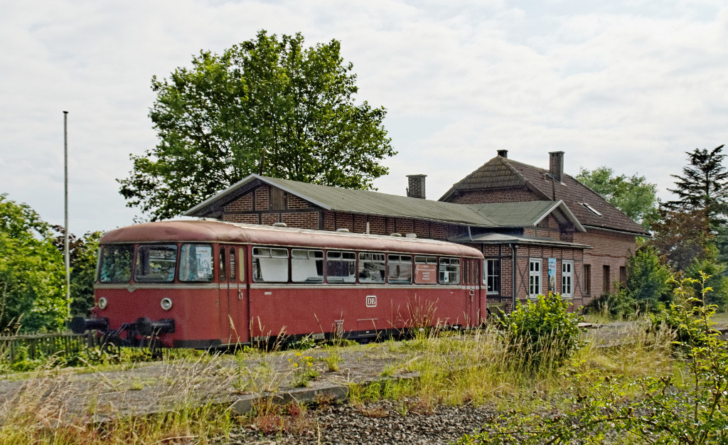 Bis zum Jahre 2009 gab's ein kleines Eisenbahnmuseum in der ostwestflischen Provinz. Die Betreiber wollten es dann nicht mehr weiter betreiben.