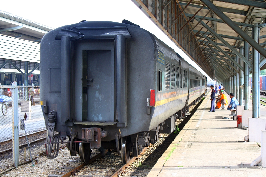 BKTM Generatorwagen PGC 218 am 28.Oktober 2010 am Schluss des EXP 953 (Hat Yai Jn. - Butterworth) im Bf. Hat Yai Junction.