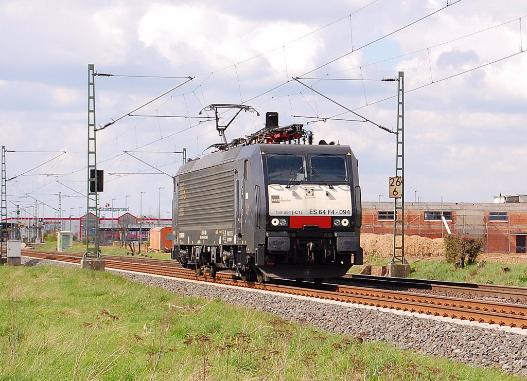 Black Beauty hatte es ziemlich eilig als sie( MRCE 189 994-7) Lz von Neuss kommend gen S�den donnerte......Freitag 20.4.2012