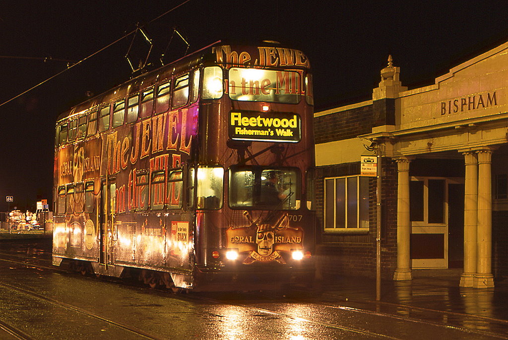 Blackpool Tw 707 auf abendlicher Tour w�hrend der sp�tsommerlichen Illuminations, 04.09.2010.