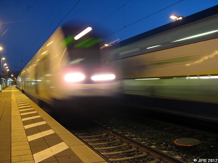 Blaue Stunde am Bf Alfeld am 14.11.2011