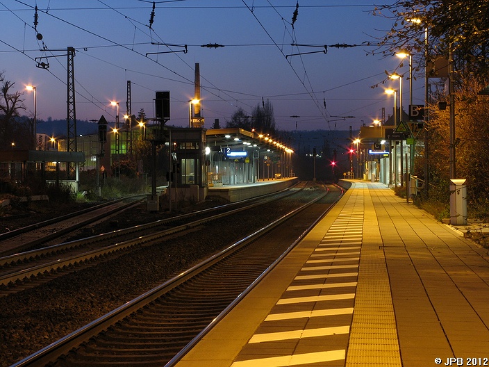 Blaue Stunde am Bf Alfeld am 14.11.2011