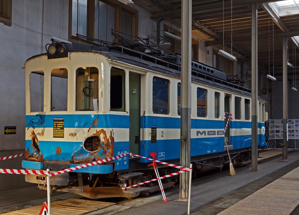 Blaues Bhnli  Von Worb Dorf ins Berner Oberland und weiter ins Elsass und zurck: Der ex VBW BDe 4/4 38 (1913/46) stand bei der MOB nur kurze Zeit in Gstaad, wo er bei einem Rangiermanver leicht beschdigt wurde, als Rangiertriebwagen im Einsatz. Im beschdigten Zustand wurde auch er ins Elsass verschoben. Anfangs 2013 ist er dank dem TVB im selben Zustand ins Trammuseum Burgernziel zurckgekehrt (22.3.2013). Foto: Walter Ruetsch