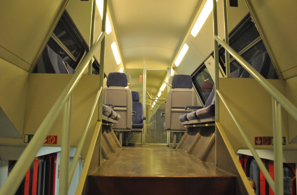 Blick in den 1. Klasse Bereich eines modertensierten Dosto. im Braunschweig am 21.11.10.