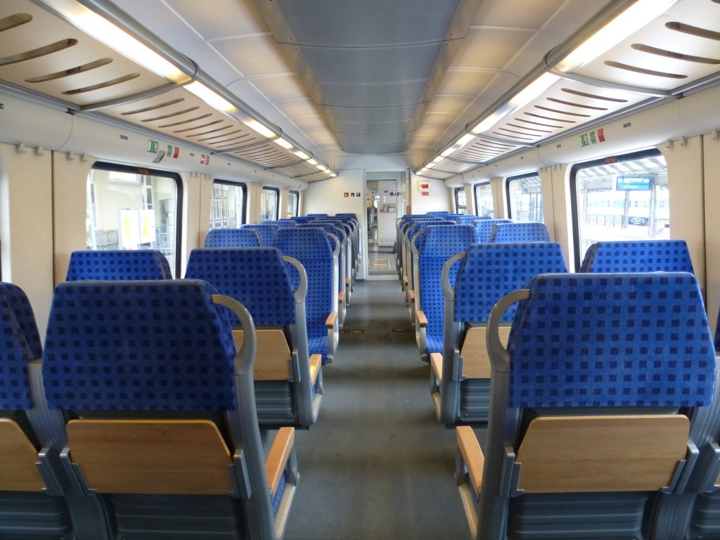 Blick in die 2. Klasse Inneneinrichtung einer 612er auf der Fahrt von Hof Hbf nach Dresden Hbf. Erstaunlich, dass hier nicht viel los ist, normalerweise ist es hier immer voll... 01.04.13. 