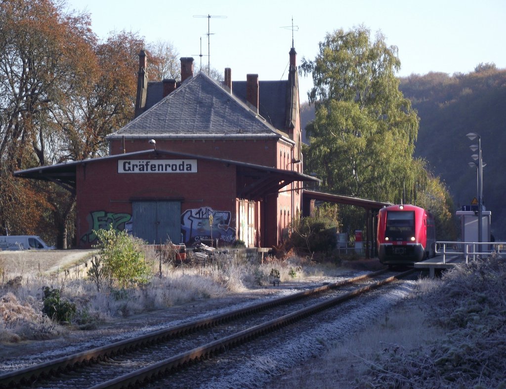 Blick am 22. Oktober 2011 �ber den morgendlichen Bahnhof Gr�fenroda.