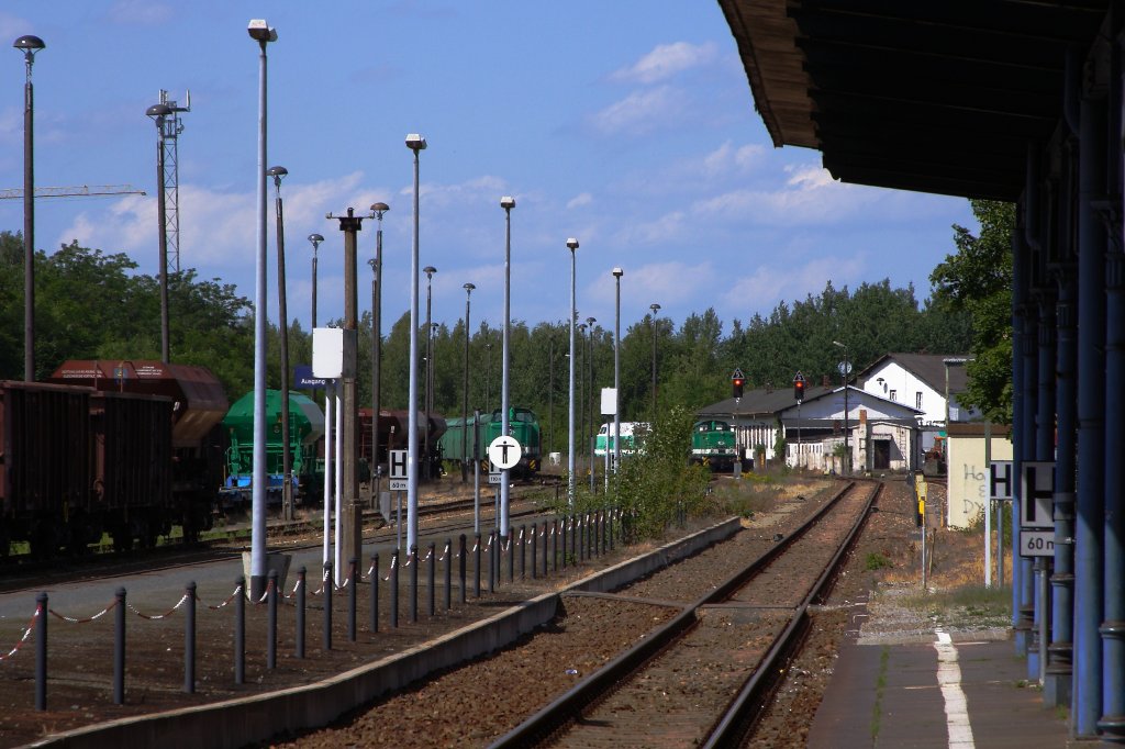 Blick am Nachmittag des 22.06.2012 vom Bahnsteig 1 des Kamenzer Bahnhof in Richtung Norden zum ehemaligen Bw, welches bis in die 80-er Jahre des letzten Jahrhunderts eine Hochburg des Dampflokbetriebs, vornehmlich BR 52, war!