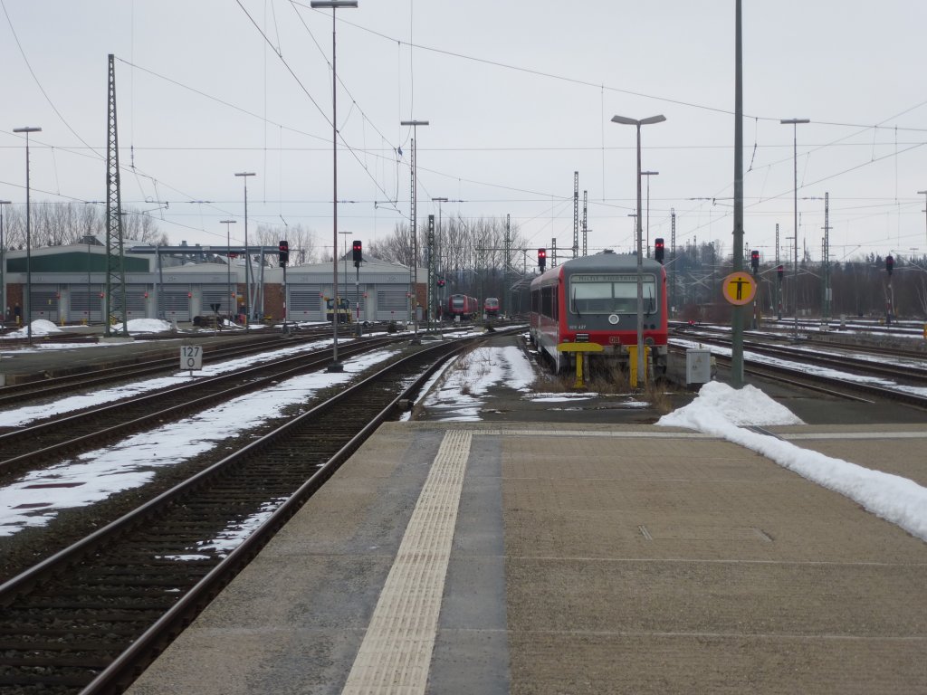 Blick auf die Abstellgruppe des Hofer Hauptbahnhofs. Zu sehen ist eine 928er, eine 610er sowie eine 612er. 22.03.13. 
