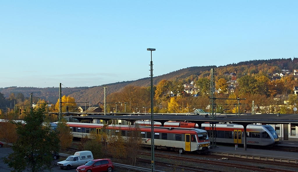 Blick auf den Bahnhof Betzdorf/Sieg am 31.10.2011, hier auf die Nebenbahnenseite, vorne Gleis 113 Daadetalbahn, dahinter Gleis 102 Hellertalbahn.