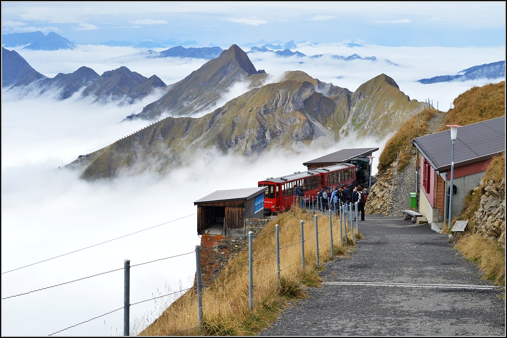 Blick auf den Bahnhof des Bahnbildergipfeltreffens 2012... (im September)