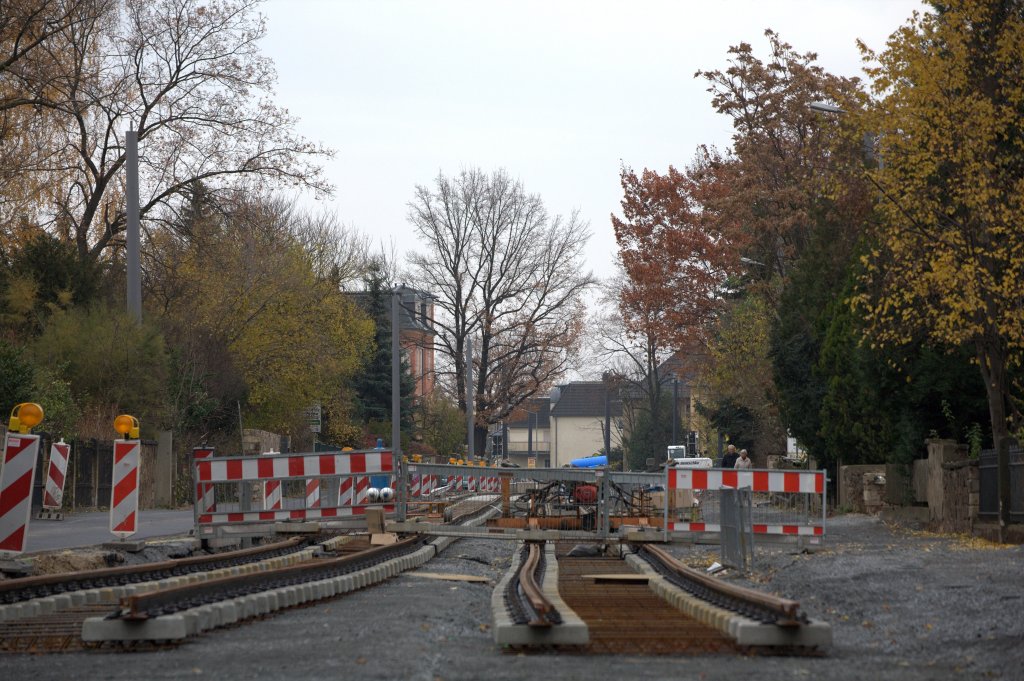 Blick  auf die Baustelle Meiner Strae in Radebeul, die ab Dezember wieder von der Linie 4 befahren werden soll. Bis dahin gibt es noch  viel zu tun.
10.11.2012 14:42 Uhr