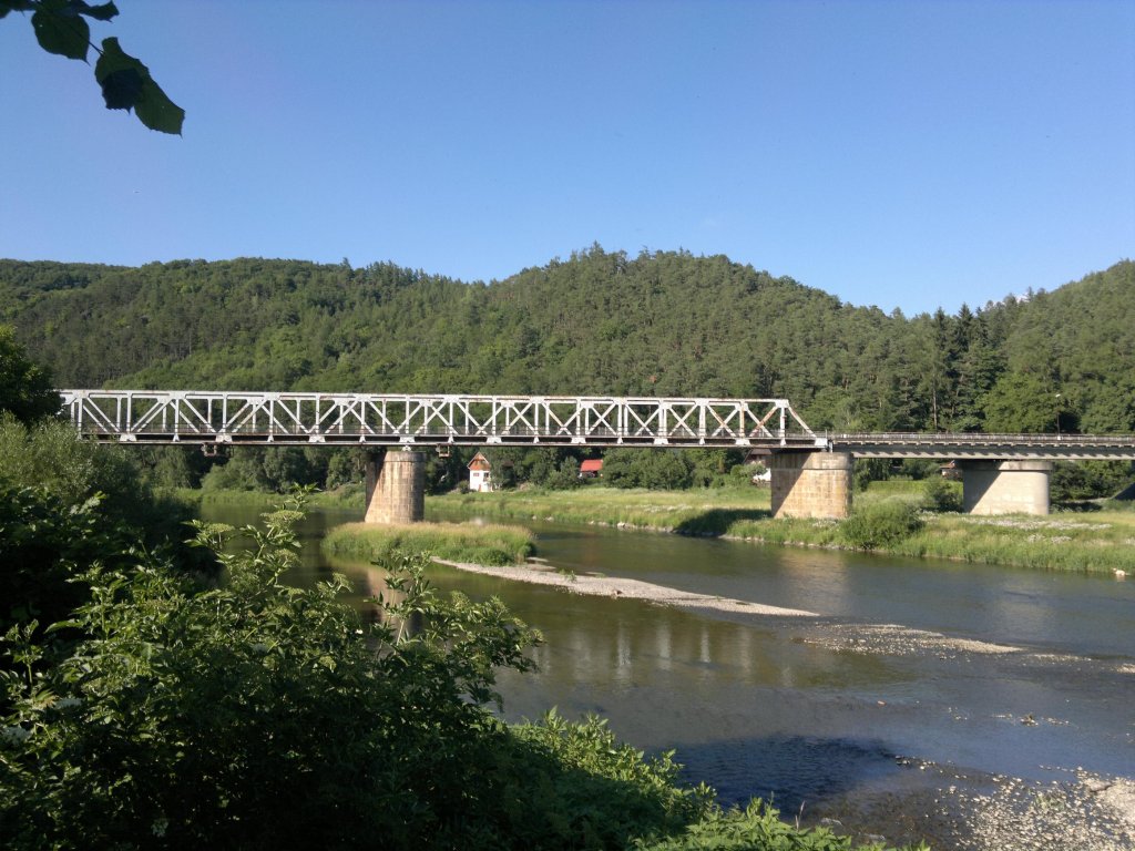 Blick auf die Br�cke �ber Berounka in �loukovice am 27.6.2011