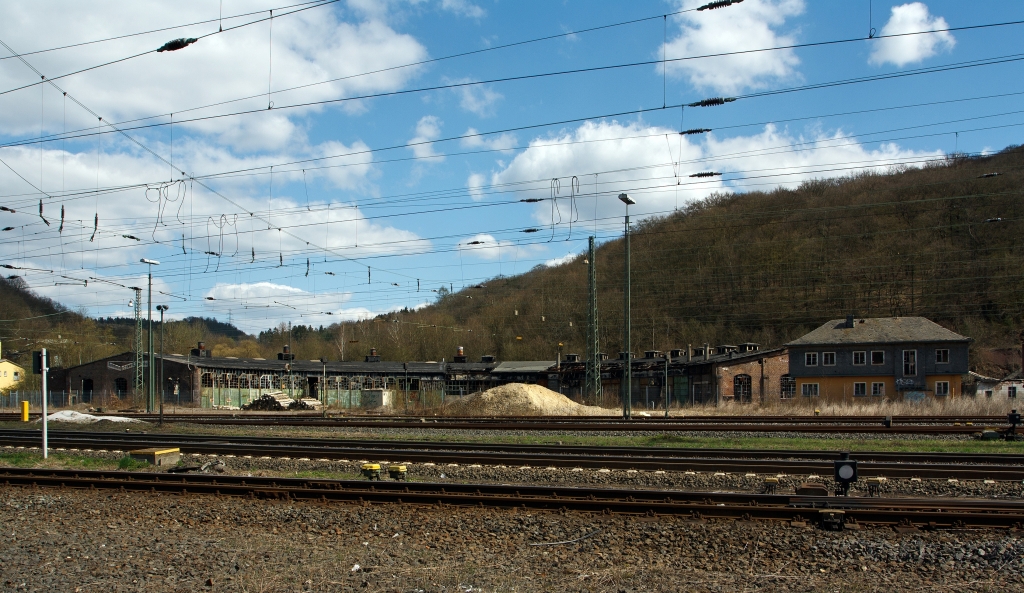 Blick auf das ehem. Bahnbetriebswerk Dillenburg am 08.04.2012. Das Bw wurde 1983 stillgelegt, in der Bl�tezeit (1950er) waren hier �ber 100 Dampfloks beheimatet, es waren Loks der BR 01, 39,  44, 50, 55, 93 und 94.