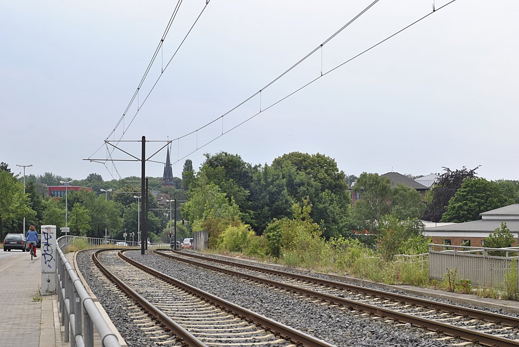 Blick auf die Gleisanlage an der Karl-Wiechert-Alle in Hannover, am 14.06.2011.