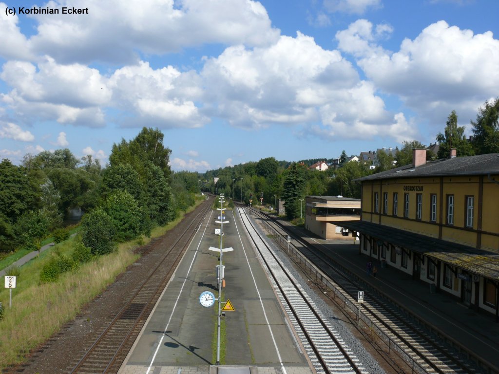 Blick auf die Gleisfhrung und den Bahnhof Oberkotzau, 06.09.2010