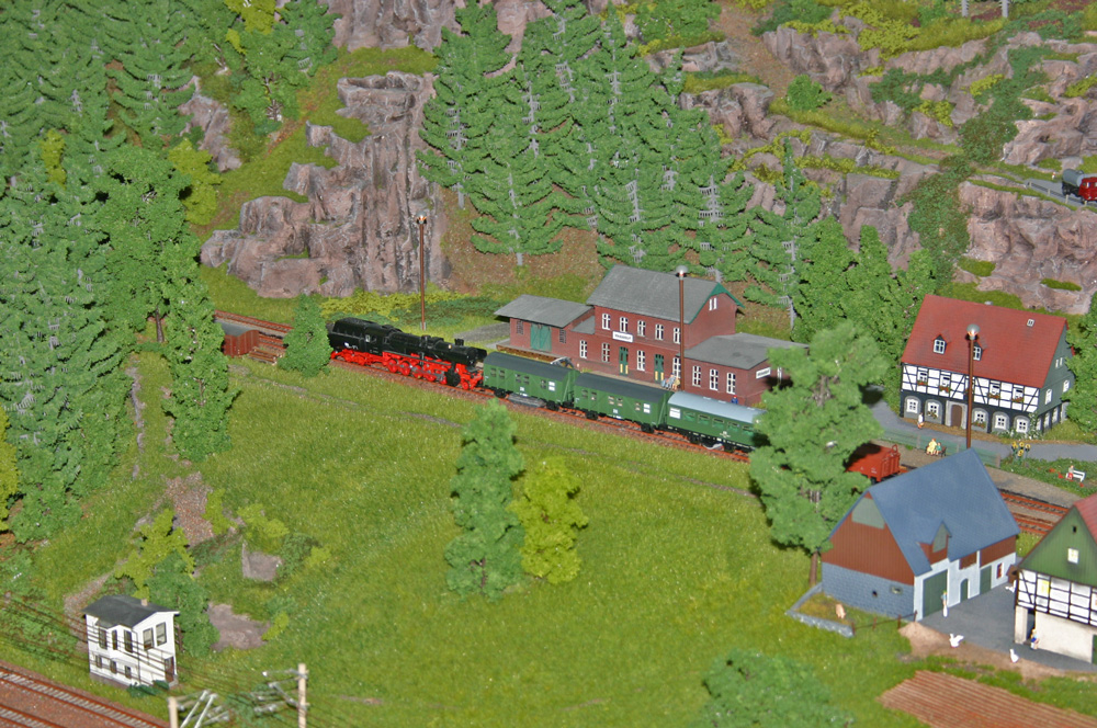 Blick auf eine Nebenbahnstation auf der Anlage der TT-Fanstation. 18.12.2008