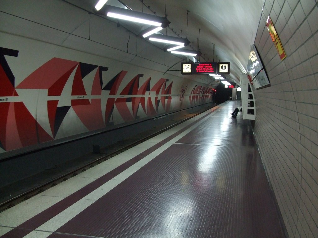 Blick auf die U-Bahnhaltestelle Altenessen Bahnhof. Hier verkehrt unter anderem die Linie U11. Aufgenommen am 15.10.2010.