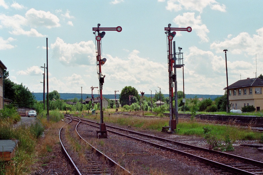 Blick auf die westliche Ausfahrt von Triptis, mit Abzweig nach Lobenstein