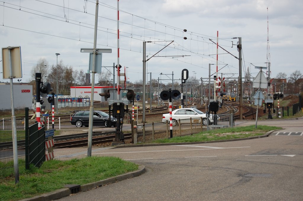 Blick in die Bahnhofseinfahrt von Venlo Ostermontag den 5.4.2010 von sden her.