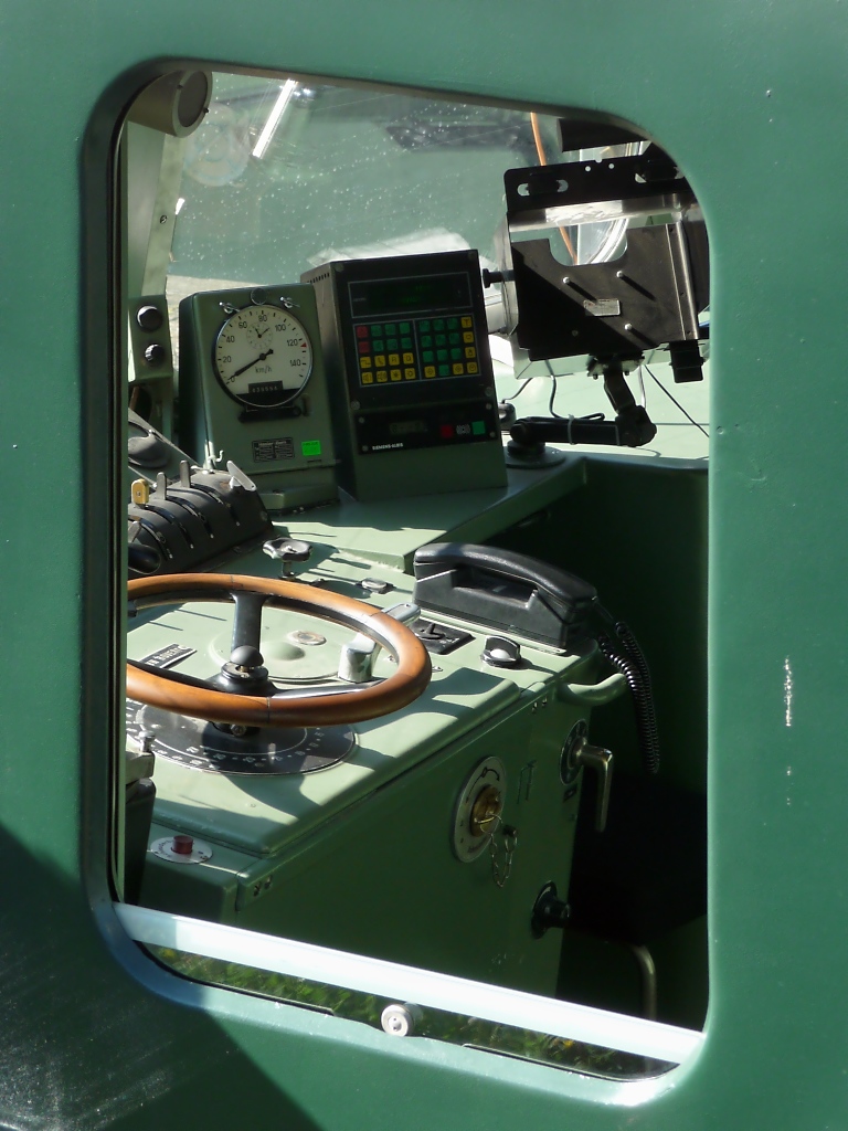 Blick in den Fhrerstand der Ae 6/6 11411. Erstfeld, 1.10.2011 