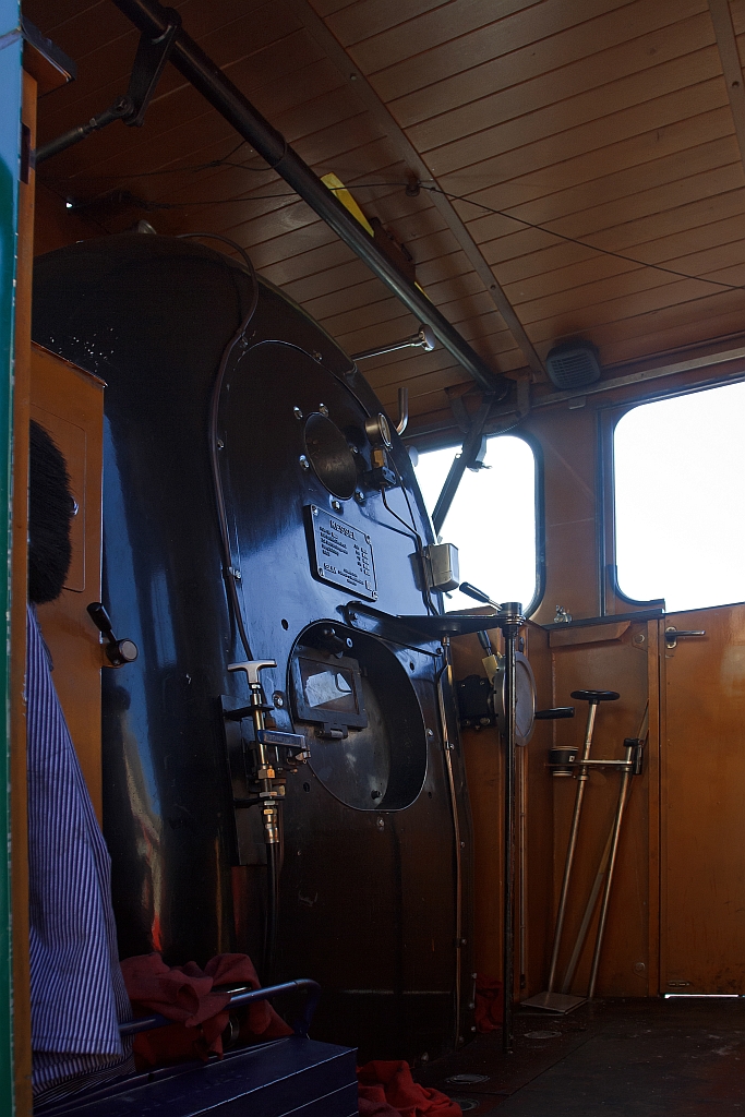 Blick in den Fhrerstand der Heizl befeuerten Lok 16 der BRB, hier am 01.10.2011 am Bergbahnhof Brienzer Rothorn (2244 m . M.). Die Lok wurde 1992 bei der SLM unter Fabrik-Nr. 5457, fr die Montreux-Glion-Rocher-de-Naye-Bahn (heute Transports Montreux–Vevey–Riviera) gebaut und 2005 an die BRB verkauft. http://www.brienz-rothorn-bahn.ch 